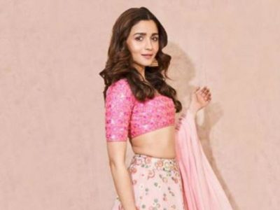 Alia's glamourous pink look